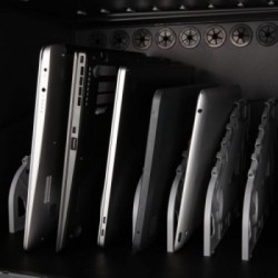 V7 Carrello di ricarica - 30 dispositivi - Per proteggere, conservare e caricare Chromebook, notebook e tablet - Spina Schuko