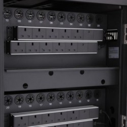 V7 Carrello di ricarica - 30 dispositivi - Per proteggere, conservare e caricare Chromebook, notebook e tablet - Spina Schuko