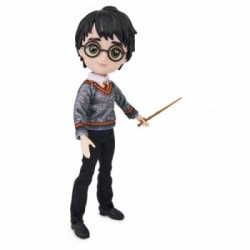 Wizarding World Bambola articolata Harry Potter 20cm, con bacchetta e divisa di Hogwarts - dai 5 anni in su