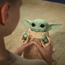 Hasbro Star Wars Galactic Snackin’ Grogu giocattolo interattivo