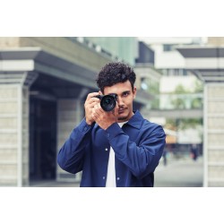 Sony α Alpha 6400 con obiettivo 16-50mm, mirrorless APS-C con Real-Time Eye AF