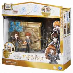 Wizarding World , set Stanza delle Necessità 2 in 1 con 2 bambole articolate e 3 accessori, collezione Harry Potter,