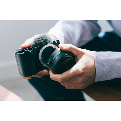 Sony α Alpha ZV-E10L - Mirrorless Vlog ad...