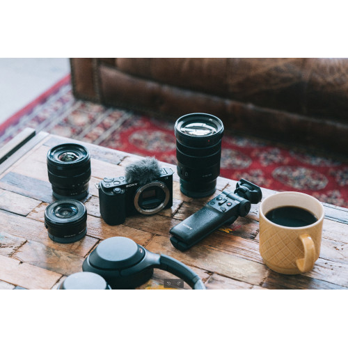 Sony α Alpha ZV-E10L - Mirrorless Vlog ad...