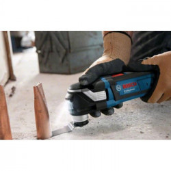 Bosch GOP 40-30 - Utensile Multifunzione, 400W, Attacco Starlock, Luce LED, 20.000 oscillazioni/min,1 Lama a Segmenti AIZ 32 APB