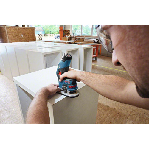 Bosch GKF 12V-8 - Rifilatore 12V, 2x3,0 Ah,...