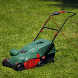 Bosch UniversalRake 900 - Arieggiatore 900 W, Larghezza Taglio 32 cm, Cesto 50 Lt.