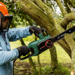 Bosch UniversalChain 35 - Sega da Giardino, 1800W, Barra 35 cm, Velocità a Vuoto 12 m/s