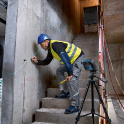 Bosch GCL 2-50 G - Livella Laser, 4 Batterie 1,5V LR6, Base Rotante RM 10, Custodia Tessuto con Treppiede BT 150