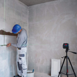 Bosch GCL 2-50 G - Livella Laser, 4 Batterie 1,5V LR6, Base Rotante RM 10, Custodia Tessuto con Treppiede BT 150