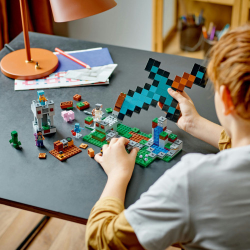 LEGO Minecraft L’avamposto della spada
