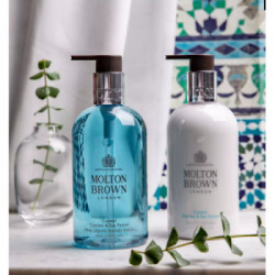 Molton Brown Coastal Cypress & Sea Fennel lozione per le mani Donna 300 ml