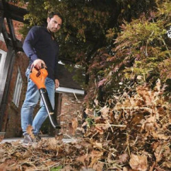 Black+Decker GKC1825L20-QW - Soffiatore al Litio 18V, 2,0 Ah, Velocità Soffiaggio, 169-209 Km/h
