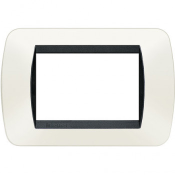 bticino Placca 3p plastica...