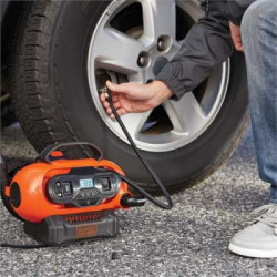 Black Decker BDCINF18N-QS - Compressore ad Aria, 11.03 Bar Pressione Max, Quadrante Digitale, Corrente 12V (accendisigari auto)