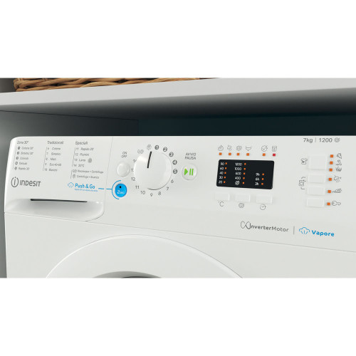 Indesit BWSA 7125X WV IT lavatrice Caricamento...