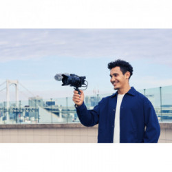 Sony α Alpha 6400 con obiettivo 18-135mm, mirrorless APS-C con Real-Time Eye AF