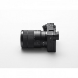 Sony α Alpha 6400 con obiettivo 18-135mm, mirrorless APS-C con Real-Time Eye AF