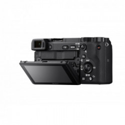 Sony α Alpha 6400 con obiettivo 18-135mm, mirrorless APS-C con Real-Time Eye AF