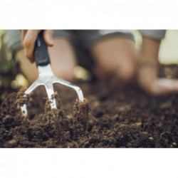 Fiskars 1027047 Sarchiello Con 3 Denti, Lunghezza: 32,3 Cm, Larghezza: 9,2 Cm, Nero/Arancione, Acciaio Inossidabile/Plastica,