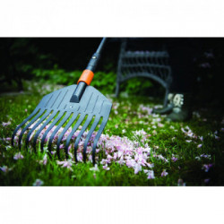 Fiskars 1000659 Scopa Da Giardino Piccola, Testa D'Attrezzo, 11 Denti, Larghezza: 21,3 Cm, Denti In Plastica, Nero/Arancione