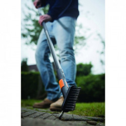 Fiskars 1000657 Spazzola Per Fessure Con Lama Integrata, Testa Di Attrezzo, Lunghezza: 18,5 Cm, Larghezza: 15 Cm, Setole Acciaio