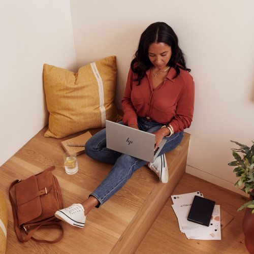 HP EliteBook 830 G9 i5-1235U Computer portatile...