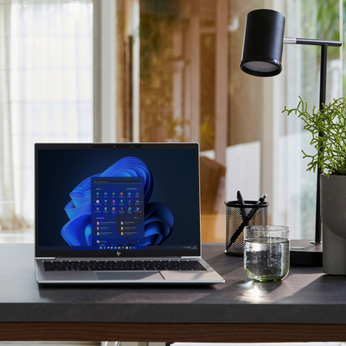 HP EliteBook 830 G9 i5-1235U Computer portatile...