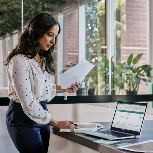 HP EliteBook 830 G9 i7-1255U Computer portatile...