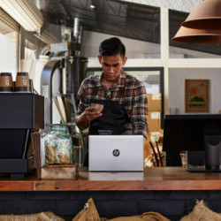 HP ProBook 445 G9 5625U Computer portatile 35,6 cm (14") Full HD AMD Ryzen™ 5 8 GB DDR4-SDRAM 256 GB SSD Wi-Fi 6 (802.11ax)