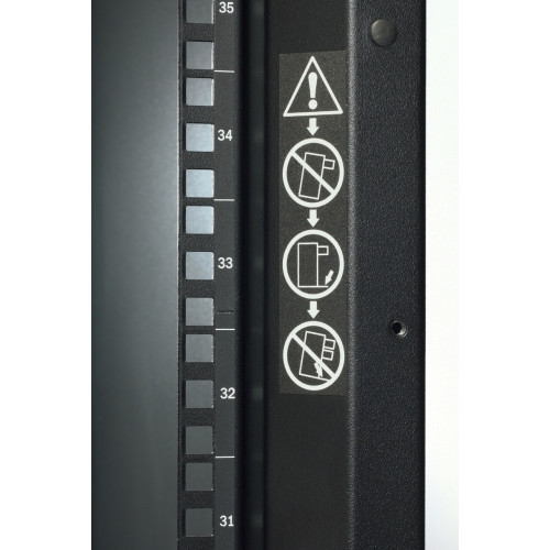 APC NetShelter SX 42U 600mm Wide x 1070mm Deep...