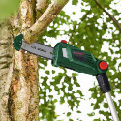 Bosch UniversalChainPole 18 - Sega con Manico Telescopico 18V, 2,5Ah, Barra 20cm, Asta 2-2,6 mt., Batt. e Caricabatt. Incl.
