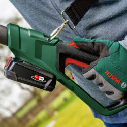 Bosch UniversalChainPole 18 - Sega con Manico Telescopico 18V, 2,5Ah, Barra 20cm, Asta 2-2,6 mt., Batt. e Caricabatt. Incl.