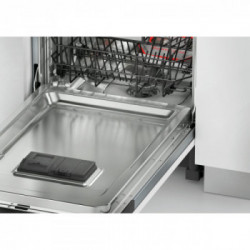 Whirlpool WSIC 3M17 - Lavastoviglie Slim a Scomparsa Totale, 6° Senso, 45 cm, 10 Coperti, Classe F
