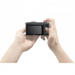 Sony Alpha 5100L, fotocamera mirrorless con obiettivo 16-50 mm, attacco E, sensore APS-C, 24.3 MP