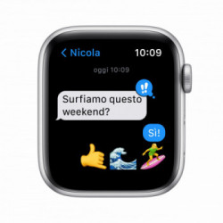 Apple Watch Nike SE GPS, 44mm Cassa in Alluminio color Argento con Cinturino Sport Puro Platino/Nero