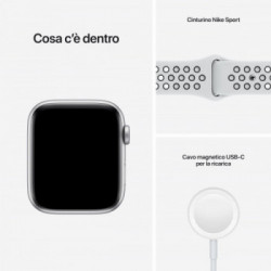 Apple Watch Nike SE GPS, 44mm Cassa in Alluminio color Argento con Cinturino Sport Puro Platino/Nero