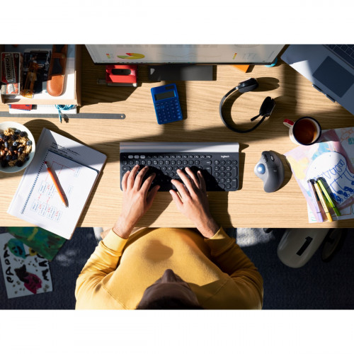 Logitech Ergo M575 for Business mouse Mano...