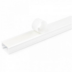 StarTech.com Canalina per la gestione dei cavi solida con nastro adesivo e coperchio, 29 mm P x 20mm H - 1,8m L , canaletta in