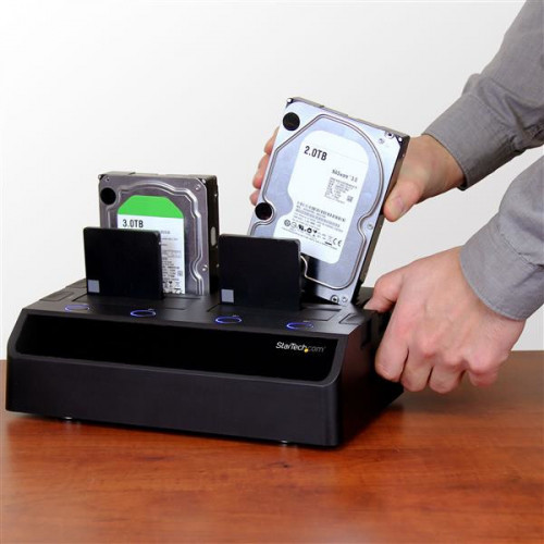 StarTech.com Docking Station a 4 alloggiamenti...
