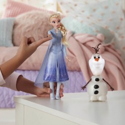 Hasbro Disney Frozen - Elsa e Olaf elettronici (Elsa telecomanda Olaf per farlo parlare e ballare, parla in italiano, ispirato
