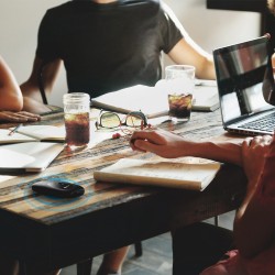 TP-LINK M7000 router wireless Banda singola (2.4 GHz) 3G 4G Nero